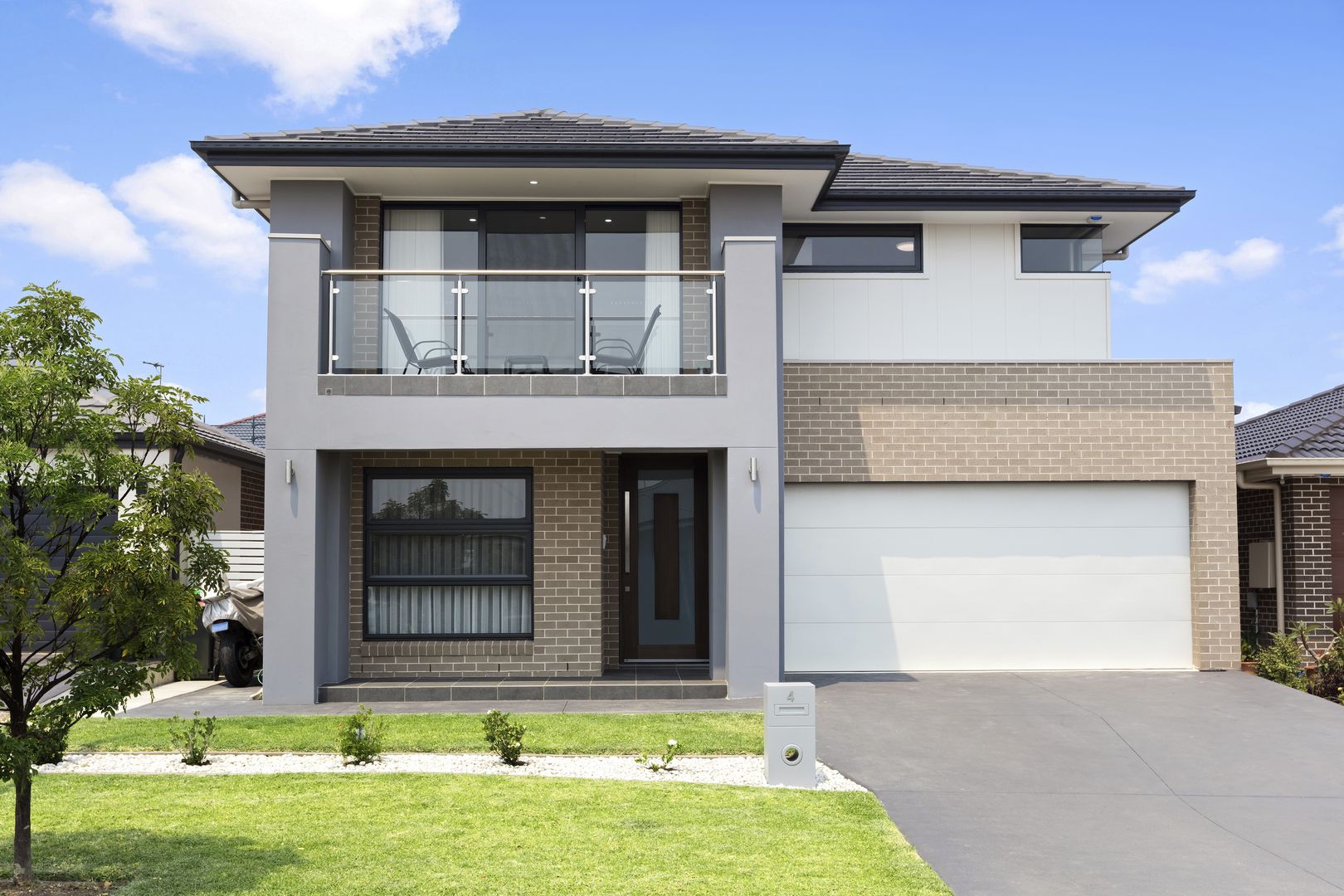 4 bedrooms House in 4 Beeston Street GLEDSWOOD HILLS NSW, 2557