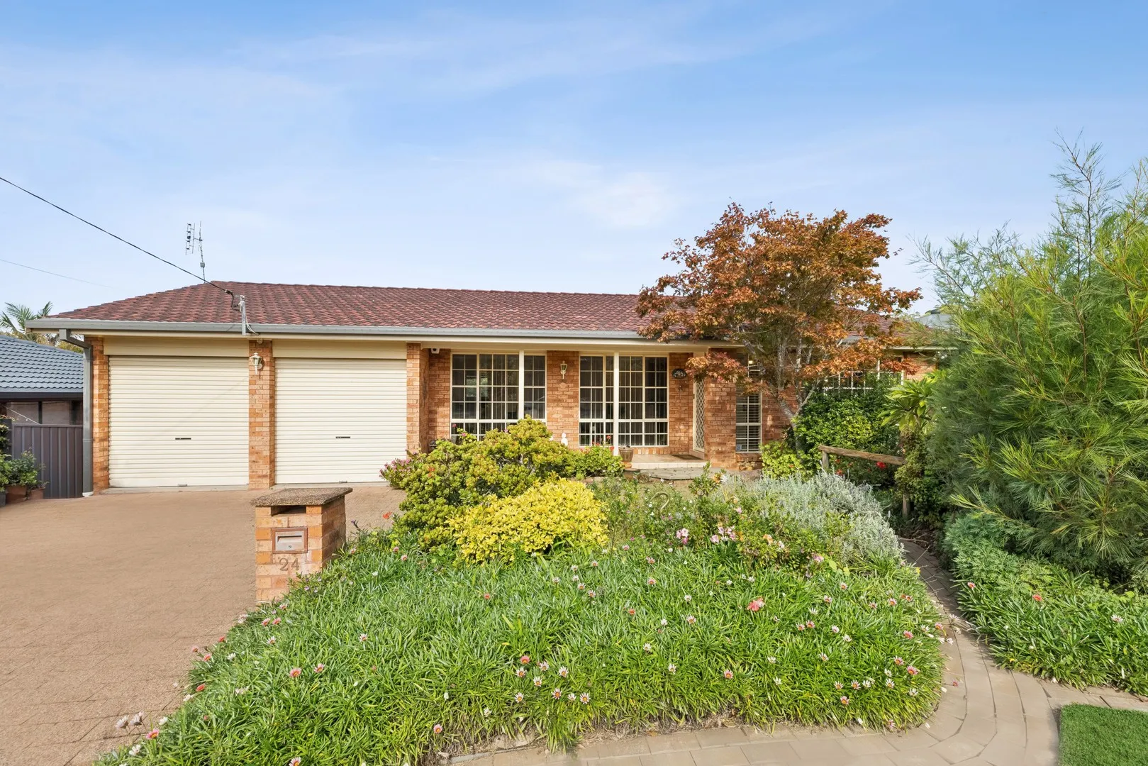 Spacious family living retreat - View 2