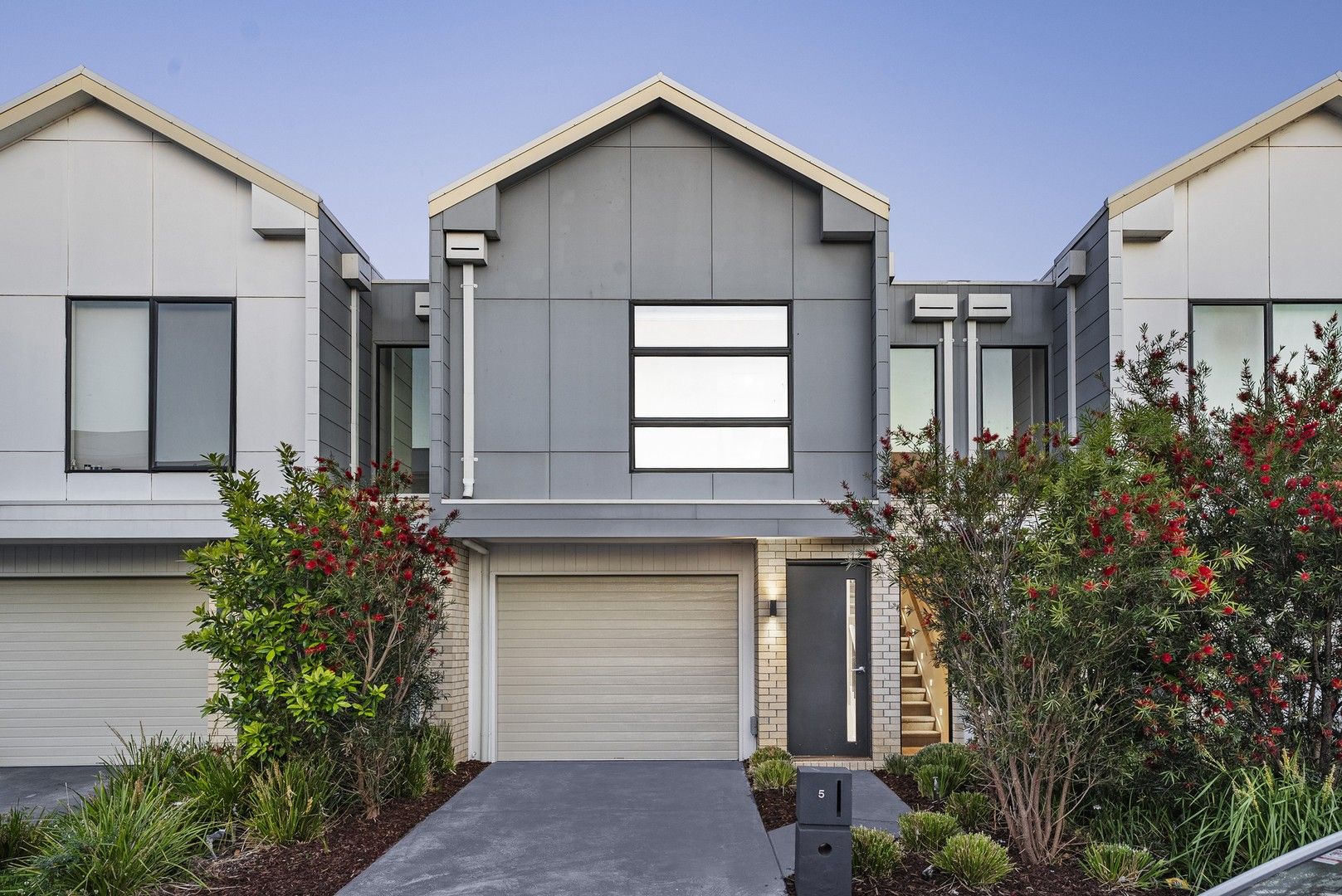 3 bedrooms Townhouse in 5 Elysian Place KEYSBOROUGH VIC, 3173