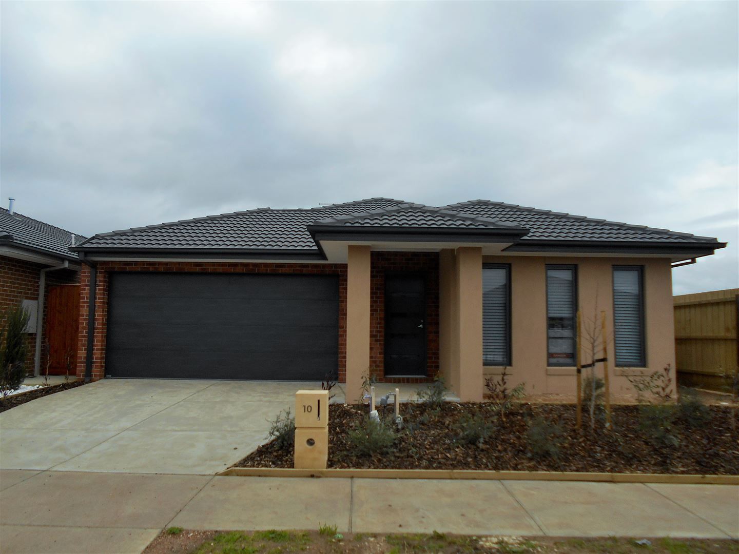 10 Strettle Crescent, Cranbourne North VIC 3977