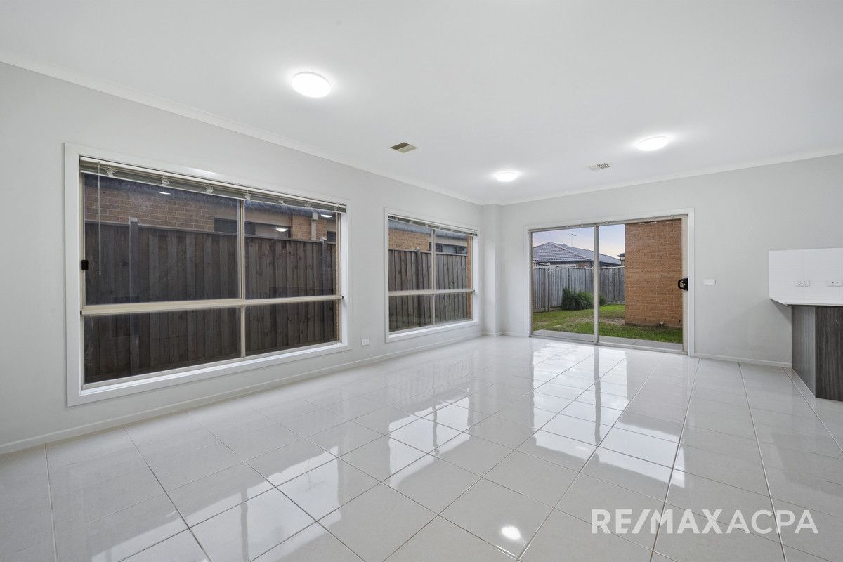 2 Shaheen Court, Werribee VIC 3030, Image 2