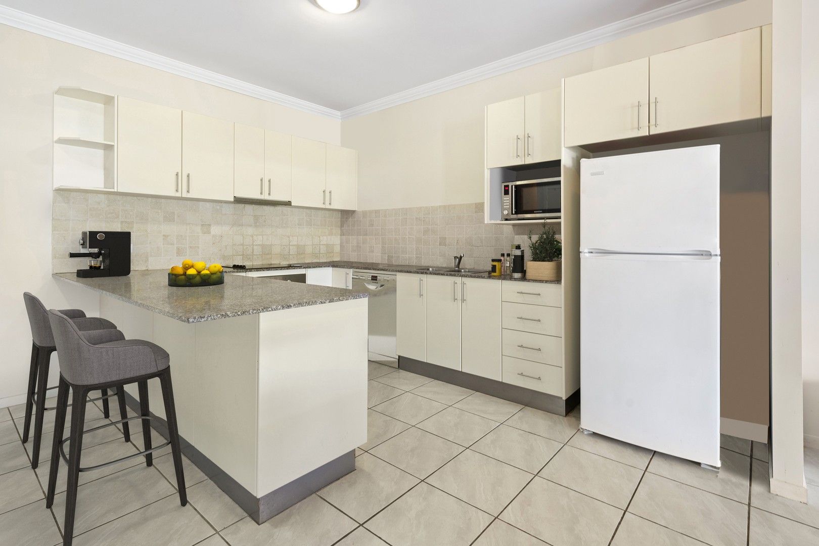 2 bedrooms Apartment / Unit / Flat in 42/21 Shute Harbour Road CANNONVALE QLD, 4802