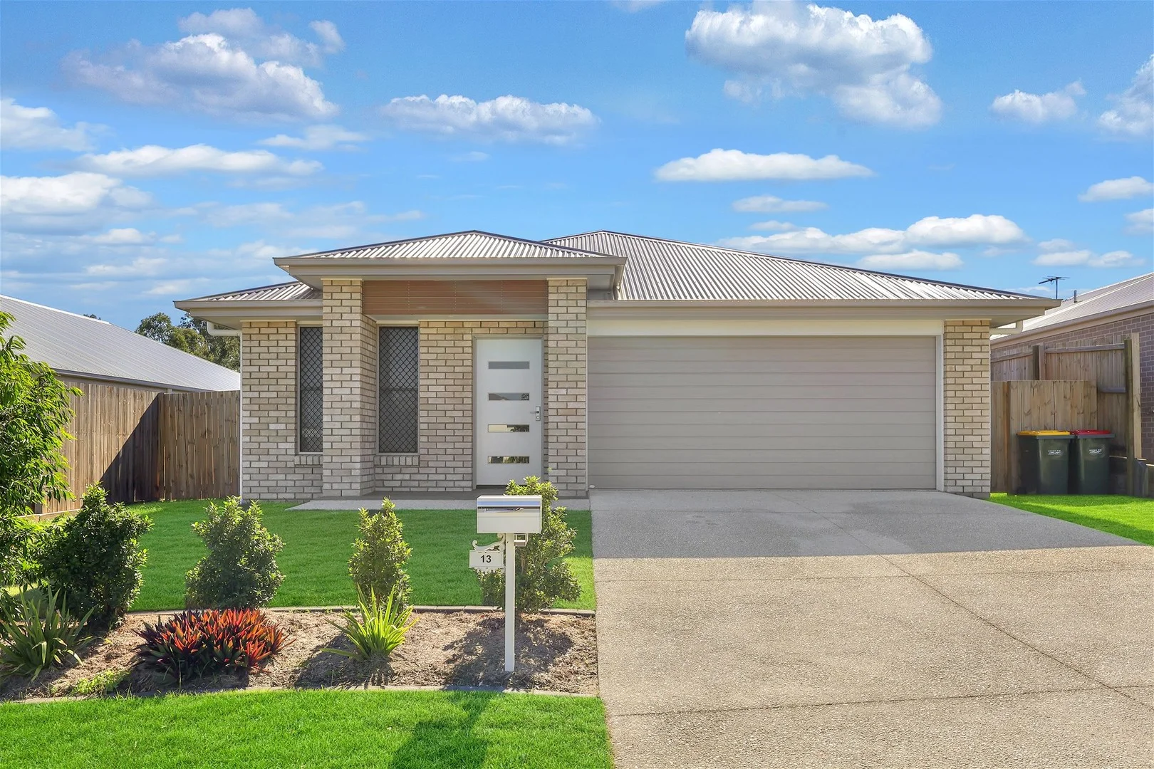 13 Maher Place, Gleneagle QLD 4285