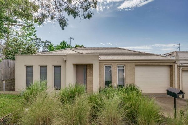 2 bedrooms Apartment / Unit / Flat in 27/12 Irvine Street MITCHAM VIC, 3132