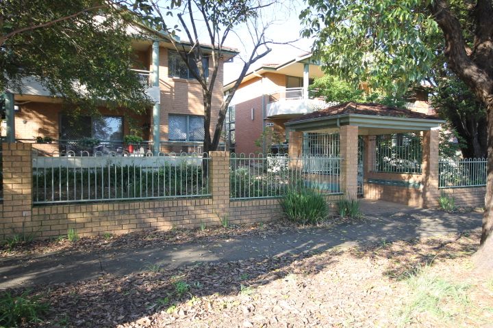 2 bedrooms Apartment / Unit / Flat in 8/81-88 First ave CAMPSIE NSW, 2194