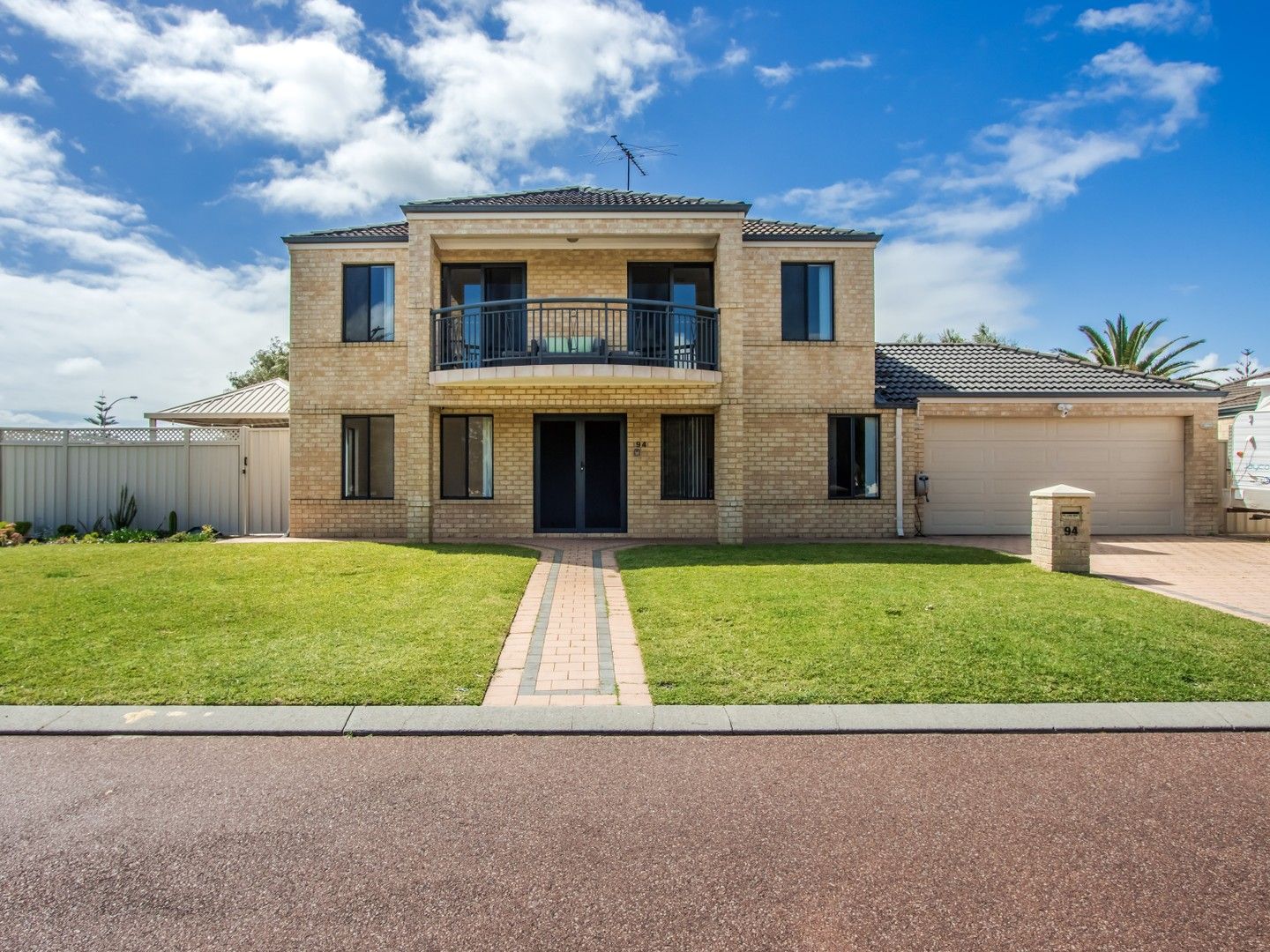 4 bedrooms House in 94 Pimento Circle PORT KENNEDY WA, 6172