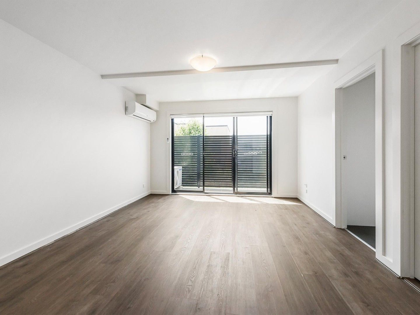 2 bedrooms Apartment / Unit / Flat in 105/13-15 Cumming Street BRUNSWICK WEST VIC, 3055