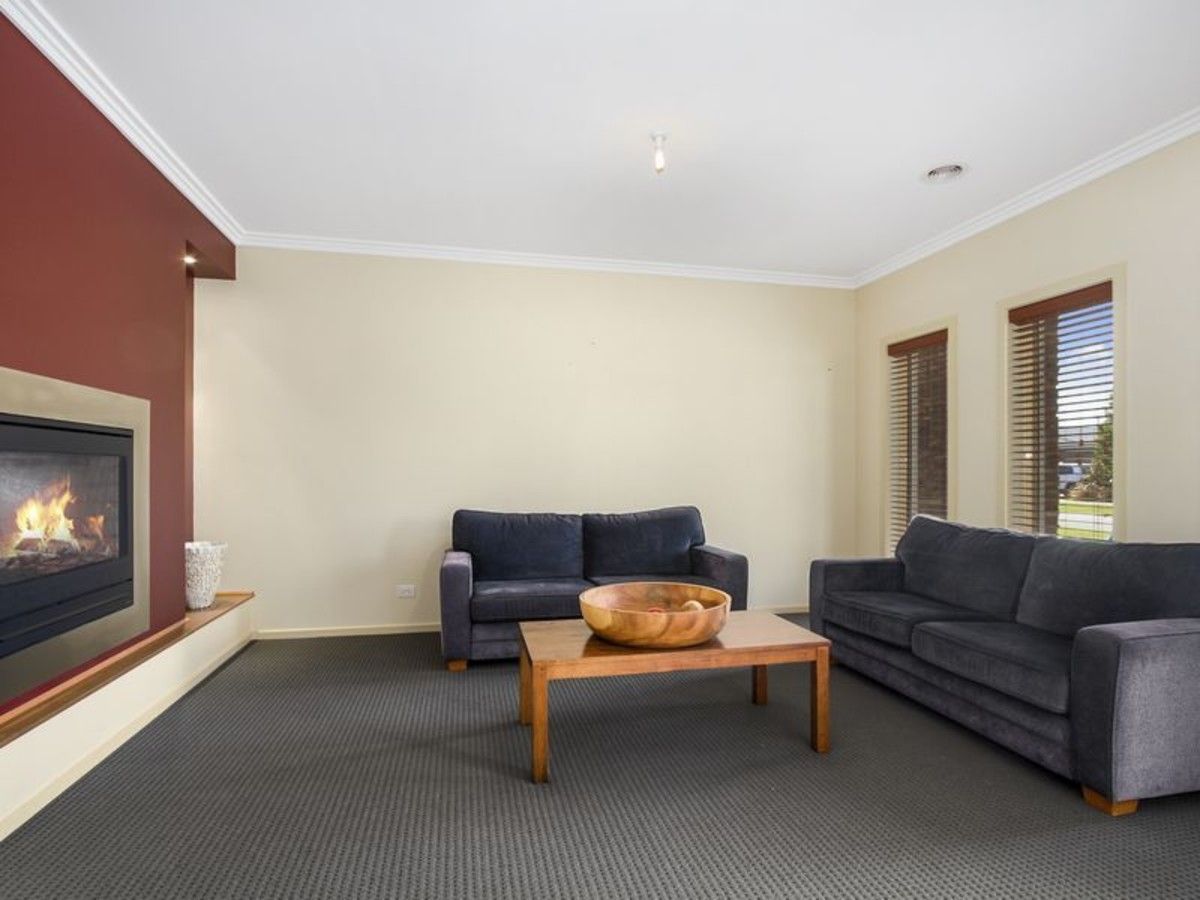 35 Dryden Place, Sale VIC 3850, Image 2