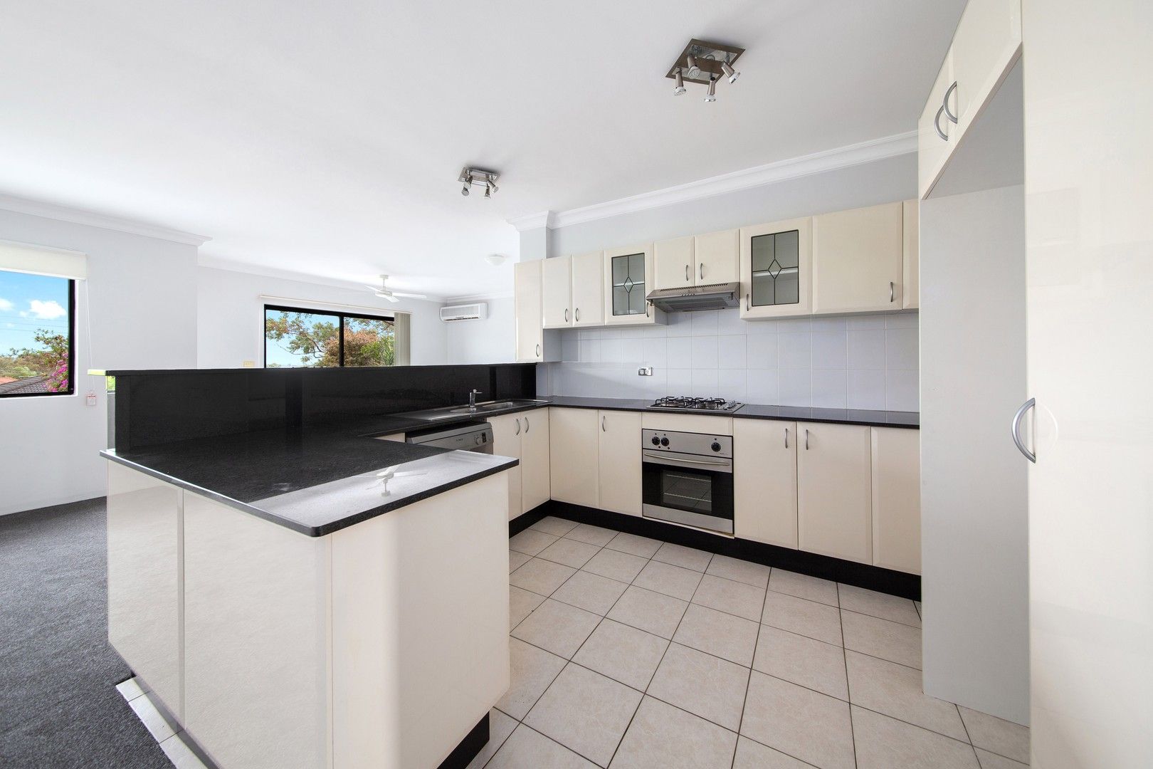 3 bedrooms Apartment / Unit / Flat in 14/266 Princes Highway SYLVANIA NSW, 2224