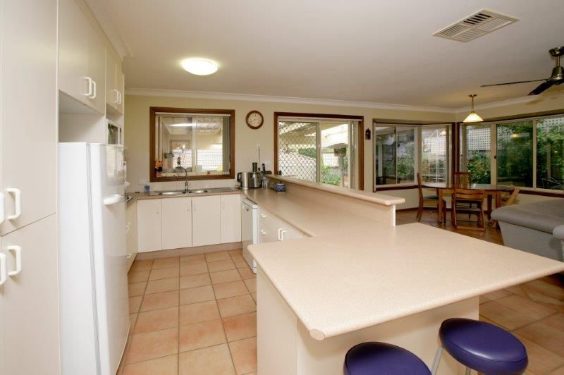 2/1 Kincora Pl, Bourkelands NSW 2650, Image 2