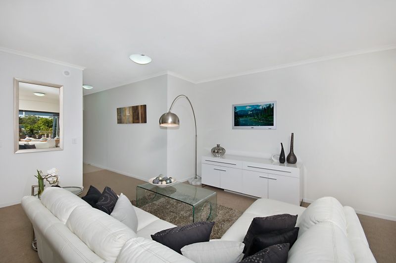 701/30 Riverview Terrace, Indooroopilly QLD 4068, Image 2