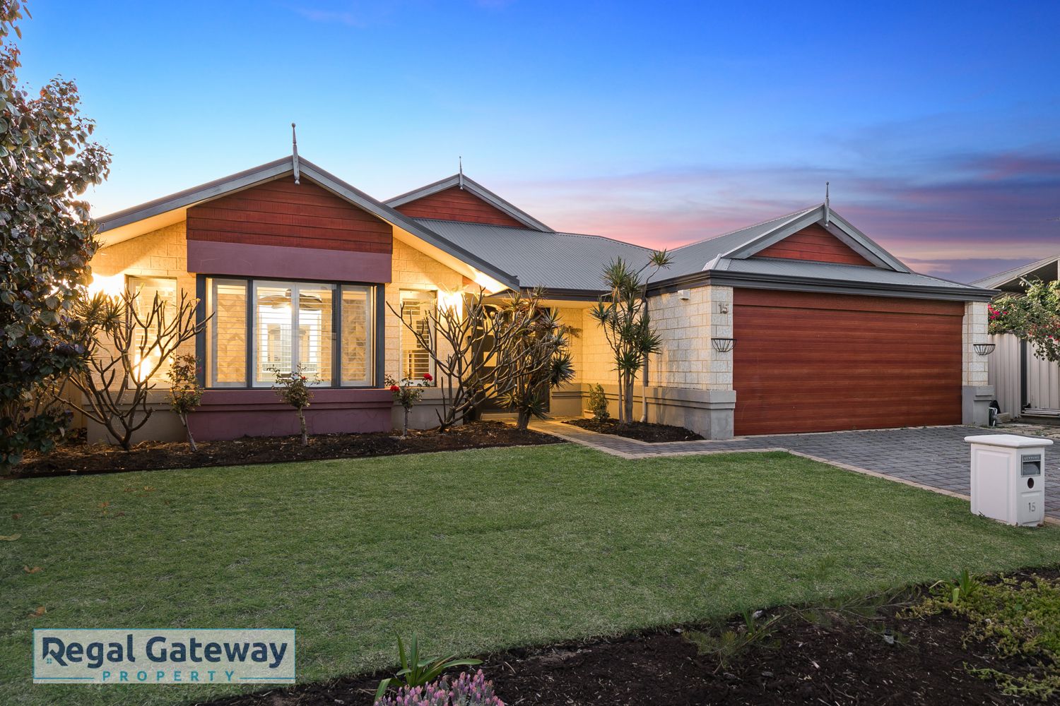 4 bedrooms House in 15 Longwood Bend AUBIN GROVE WA, 6164