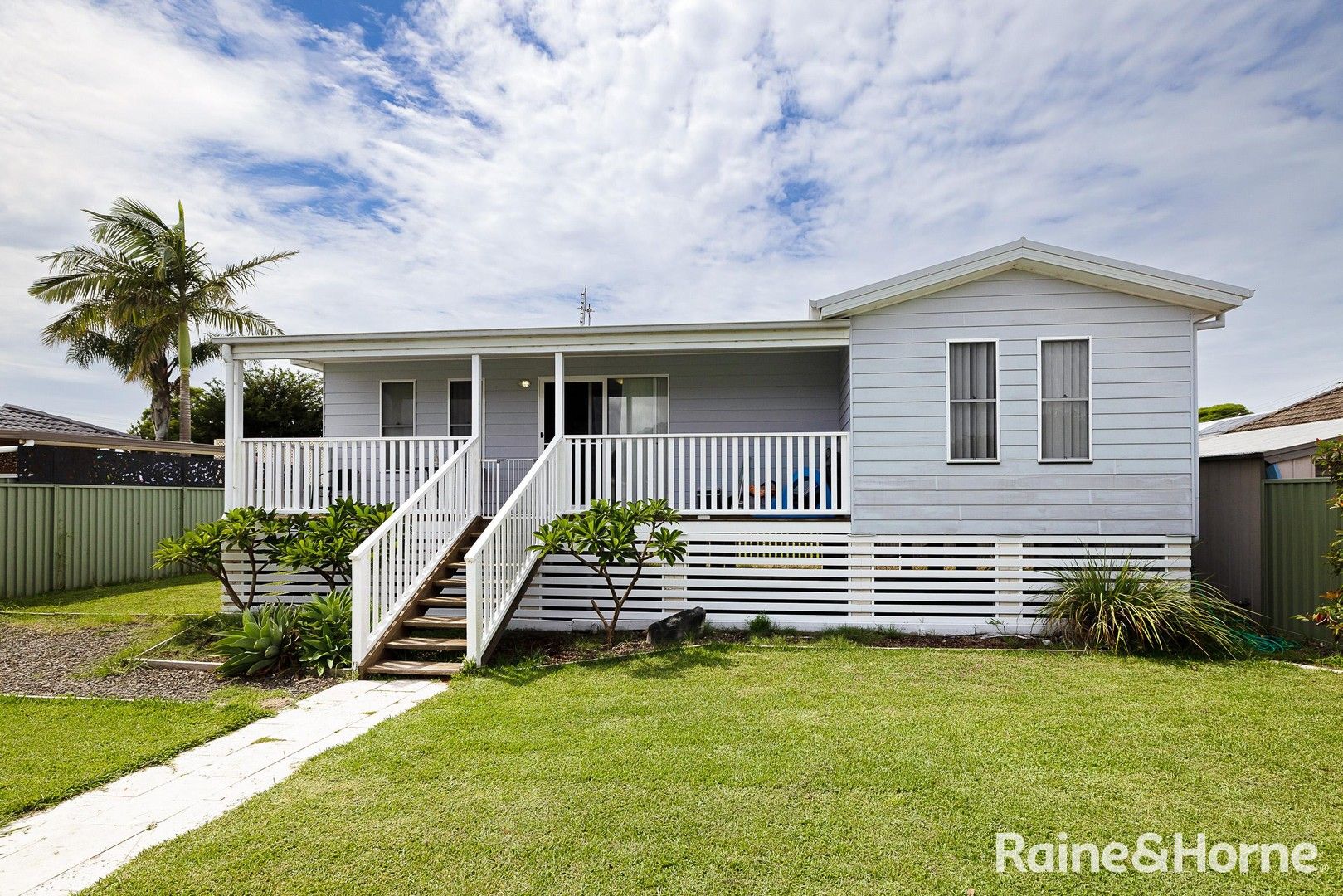 2 bedrooms House in 2B Marks Street SWANSEA NSW, 2281