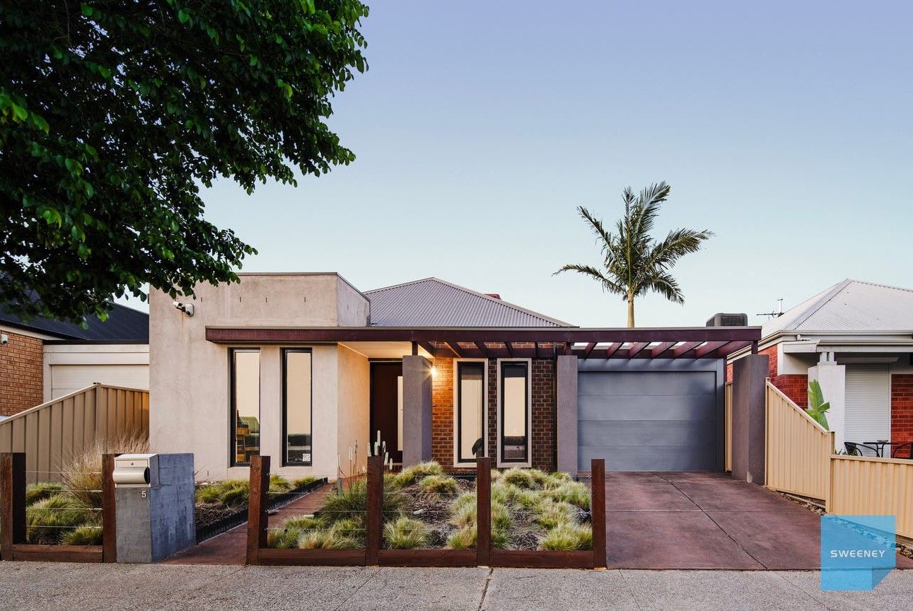 2 bedrooms House in 5 Maranoa Grove CAROLINE SPRINGS VIC, 3023