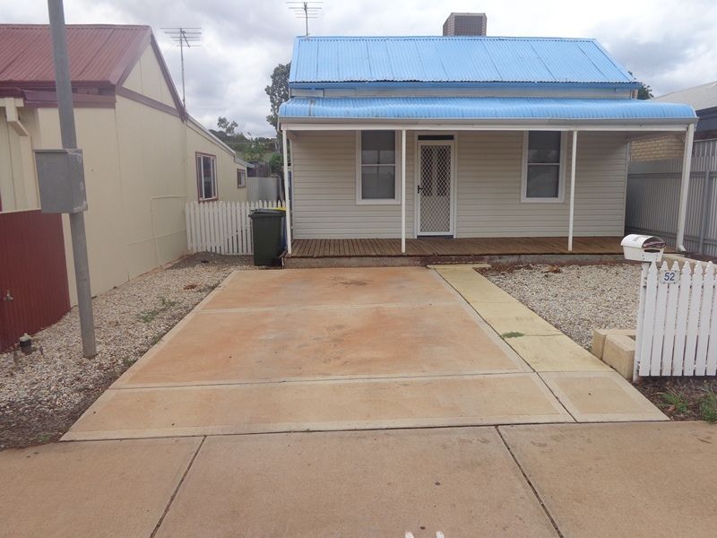 3 bedrooms House in 52 George Street KALGOORLIE WA, 6430