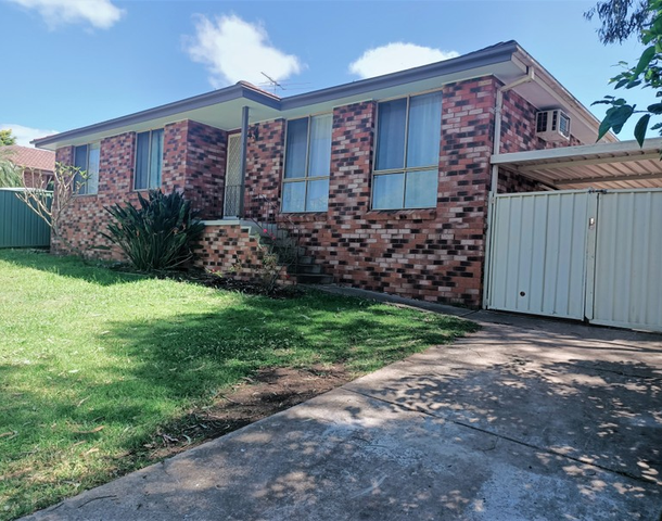6 Merryweather Close, Minto NSW 2566