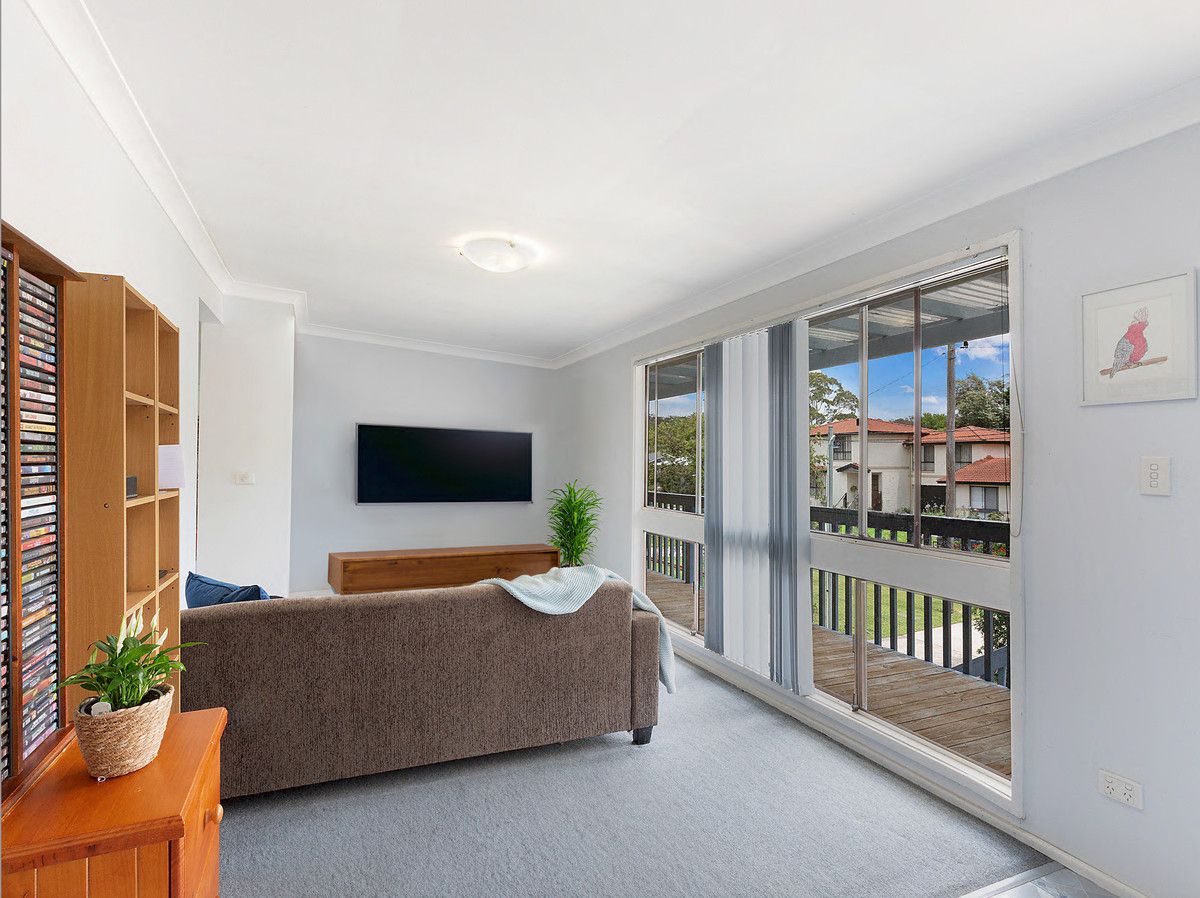 4 St James Avenue, Berkeley Vale NSW 2261 Domain