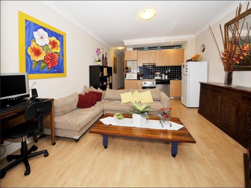 302/208 Chalmers Street, Surry Hills NSW 2010, Image 2