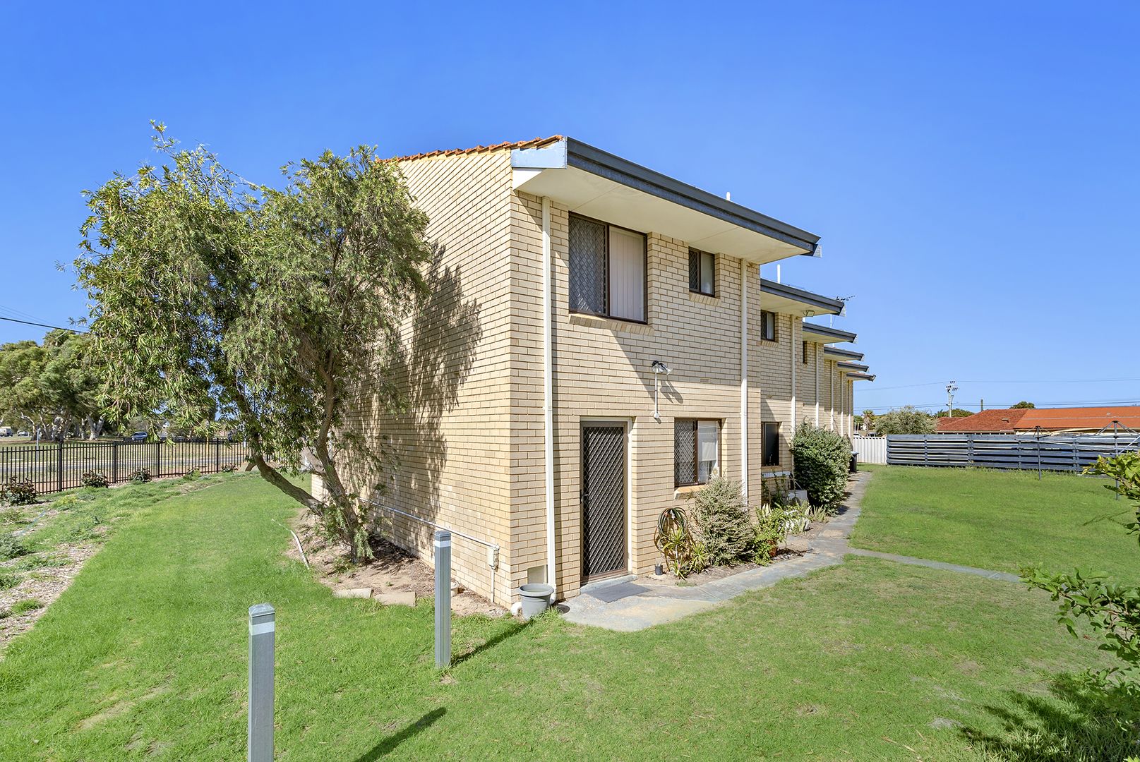 6/125 Railway Street, Bluff Point WA 6530, Image 2