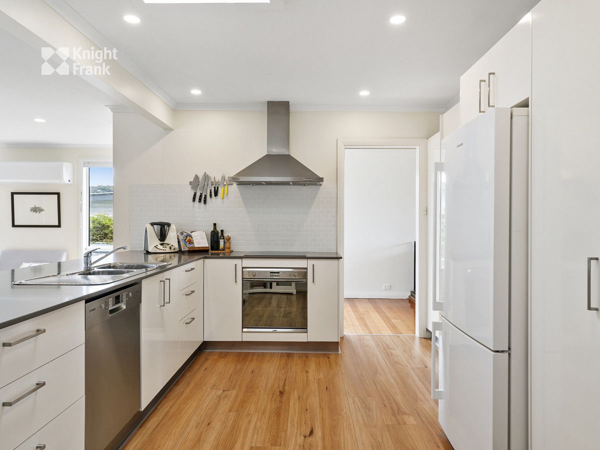 275 Roslyn Avenue, Blackmans Bay TAS 7052, Image 2