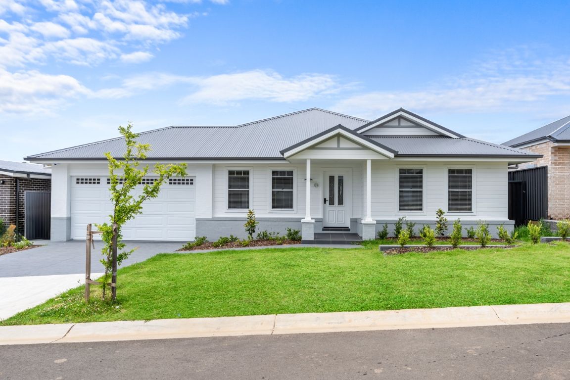 4 bedrooms House in 10 Teale Circuit TAHMOOR NSW, 2573