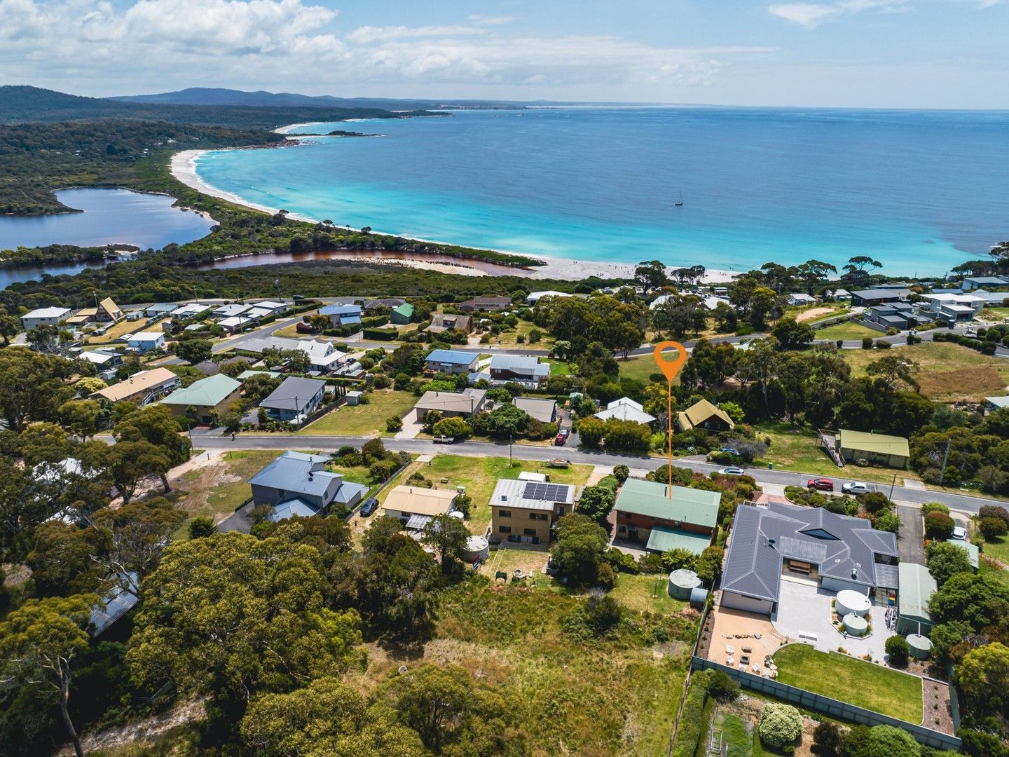4 bedrooms House in 13 Coffey Drive BINALONG BAY TAS, 7216