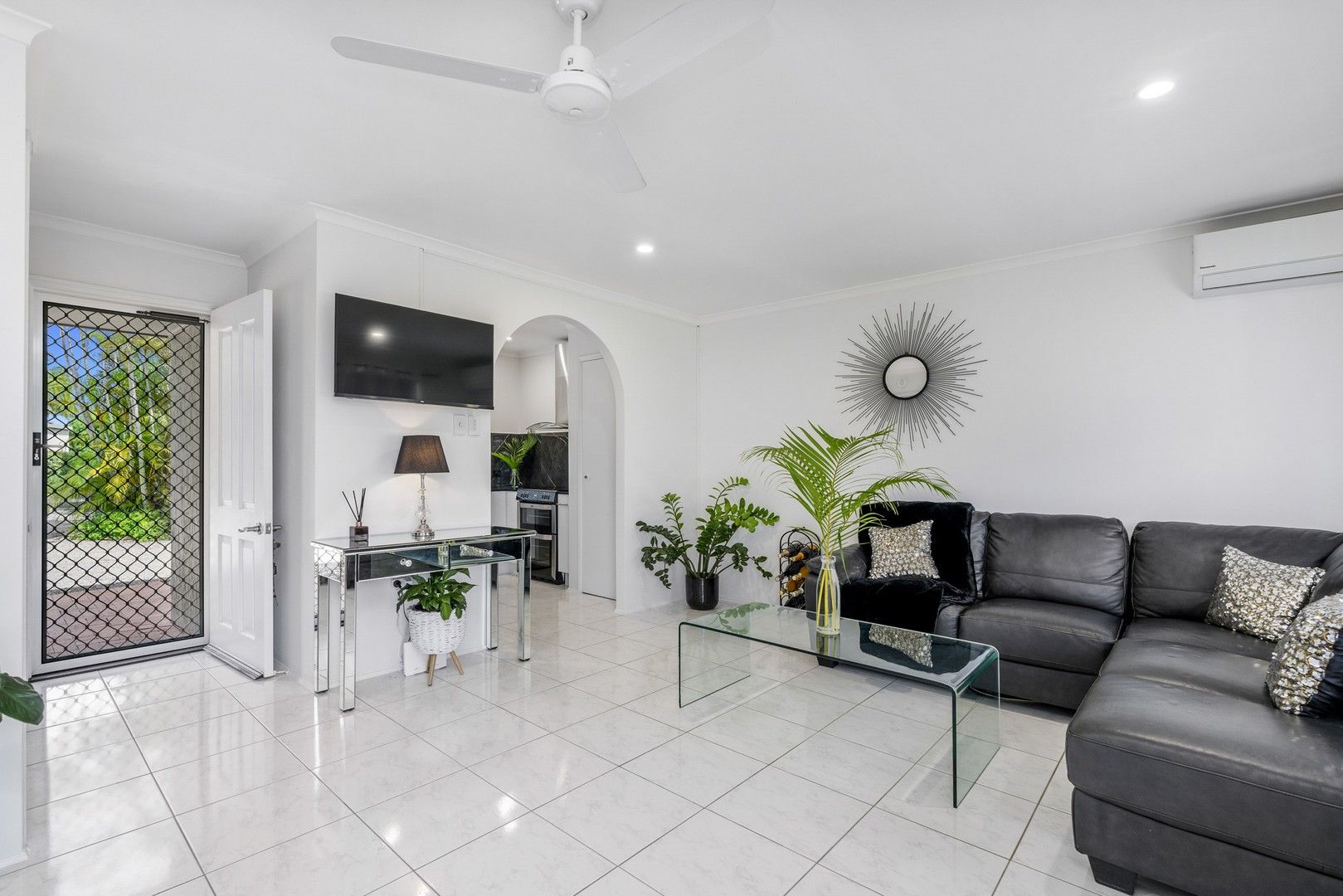 1/16 Skinner Crescent, Urangan QLD 4655, Image 0