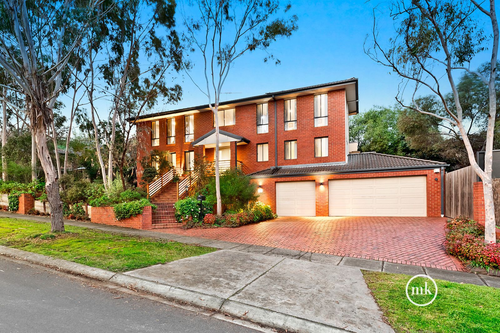 5 bedrooms House in 28 Brownlow Drive DIAMOND CREEK VIC, 3089