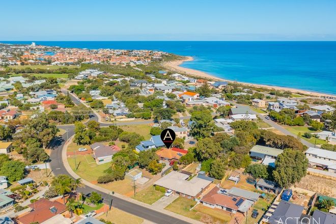 Picture of 8 Ivanhoe Crescent, FALCON WA 6210