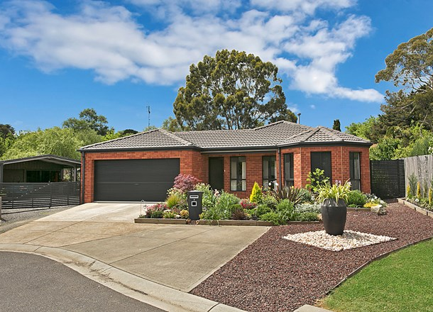 7 Roxanne Court, Woodend VIC 3442