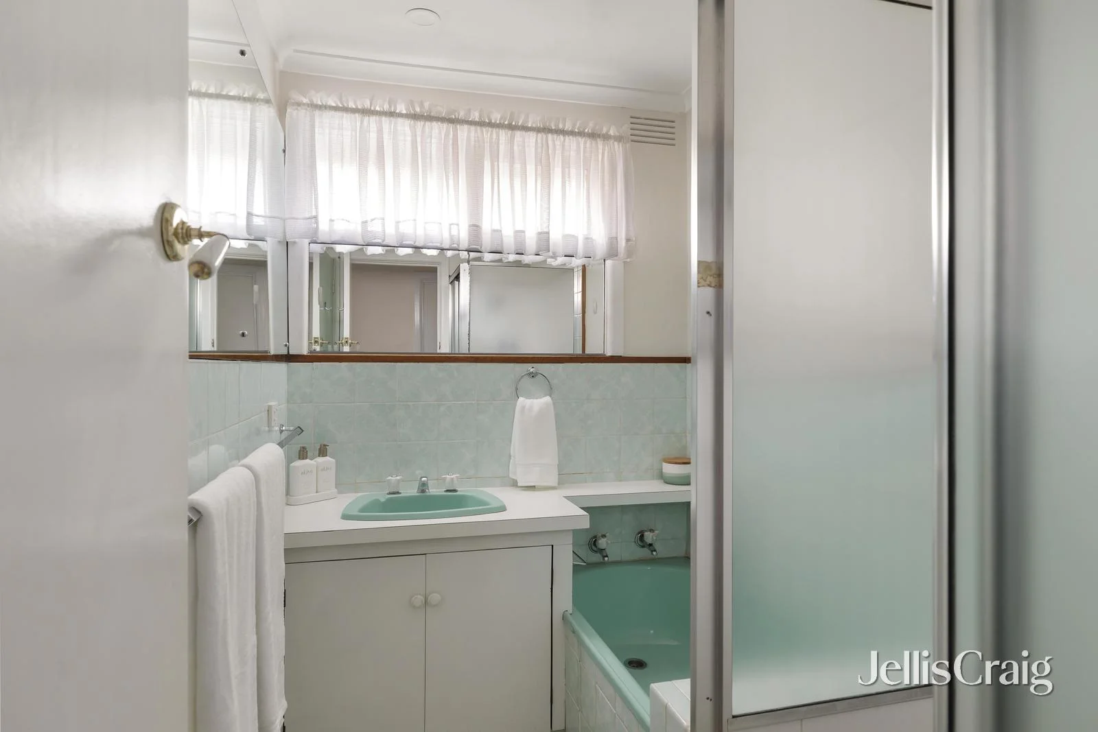 Additional image 7 of 24 Warren Road, Viewbank VIC 3084