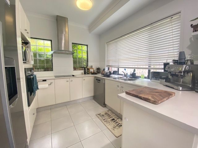 10/16-18 Gardendale Crescent, Burleigh Waters QLD 4220, Image 2
