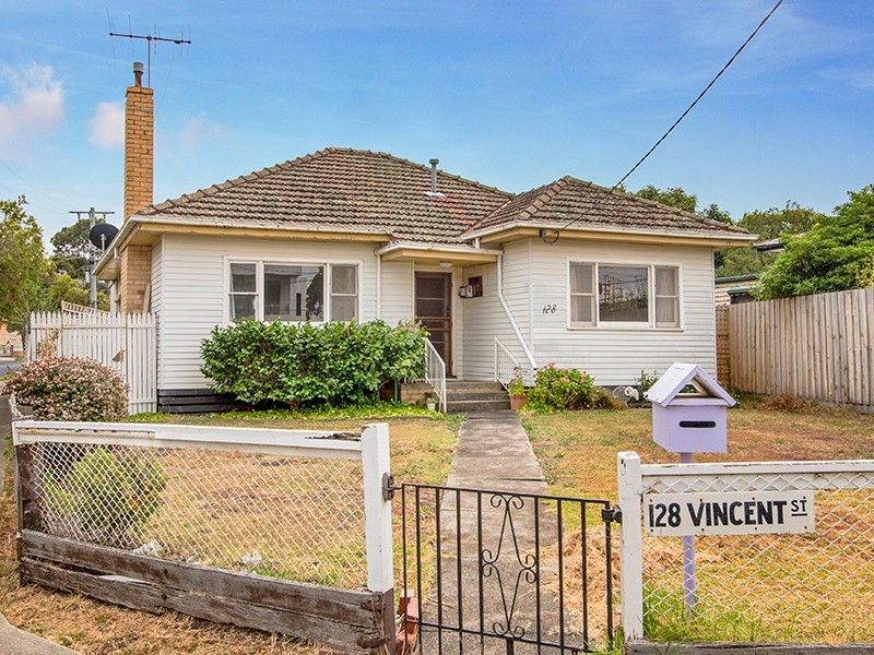 3 bedrooms House in 128 Vincent Street OAK PARK VIC, 3046