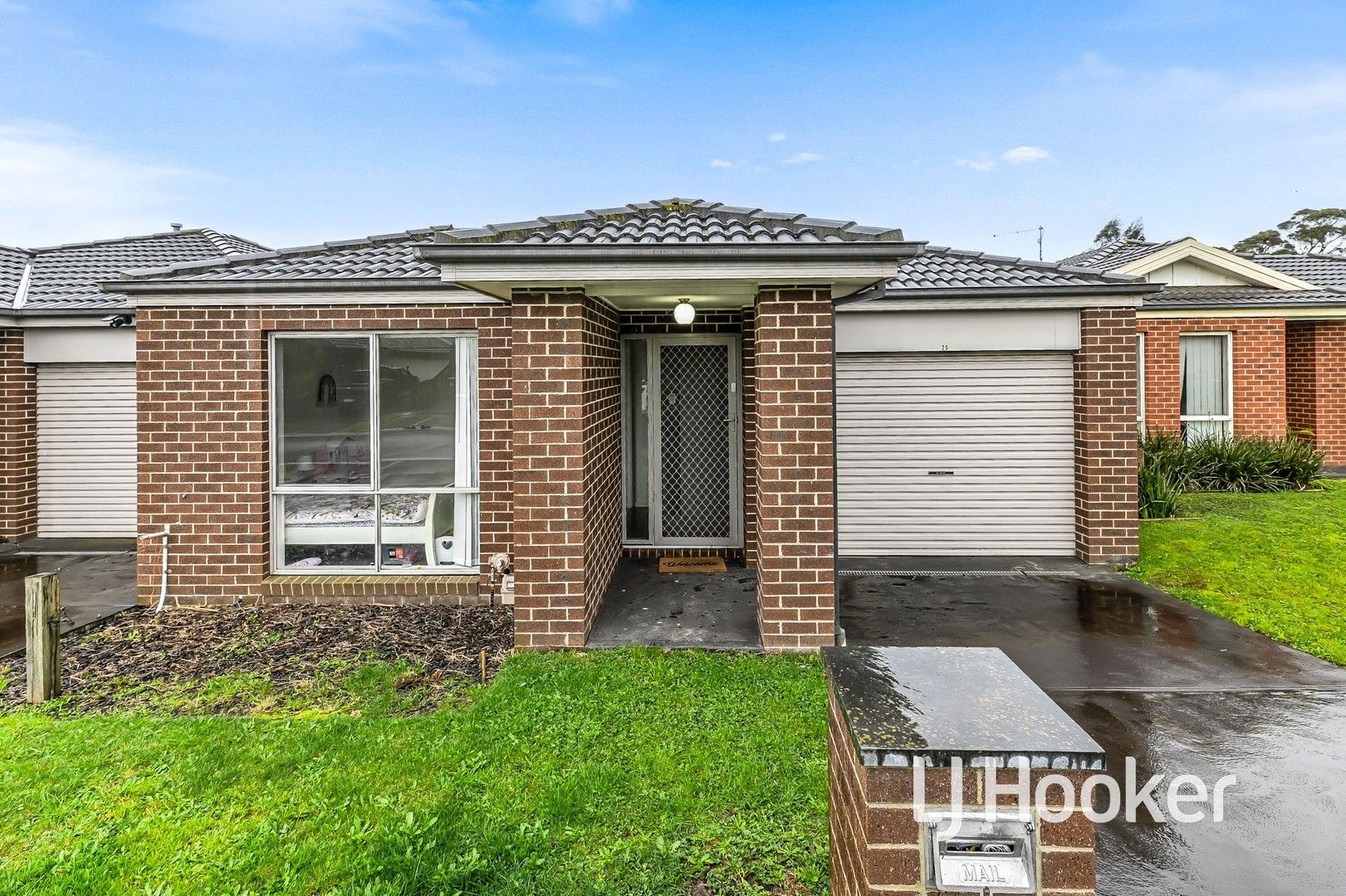 2 bedrooms House in 25 Shakespeare Court DROUIN VIC, 3818