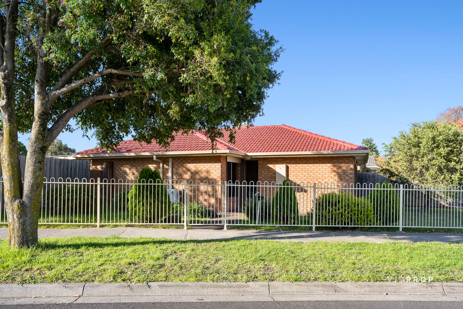 16 Garden Grove Drive, Mill Park VIC 3082