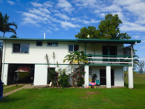 70 Taylor Street, Tully Heads QLD 4854