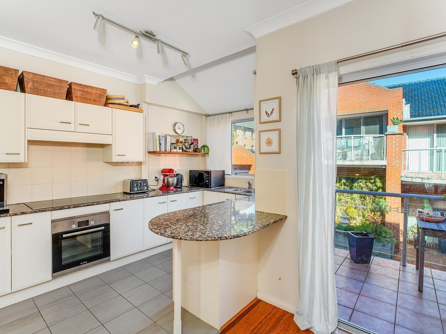 2/1A Parry Street, Cooks Hill NSW 2300, Image 2