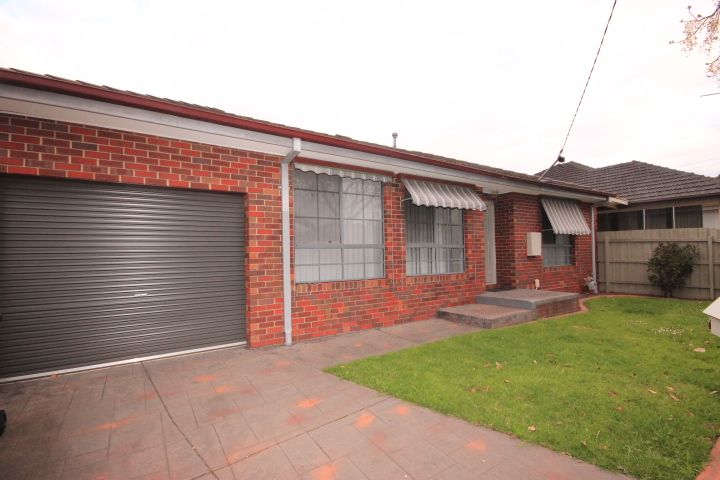 30 Young Street, Oakleigh VIC 3166, Image 0