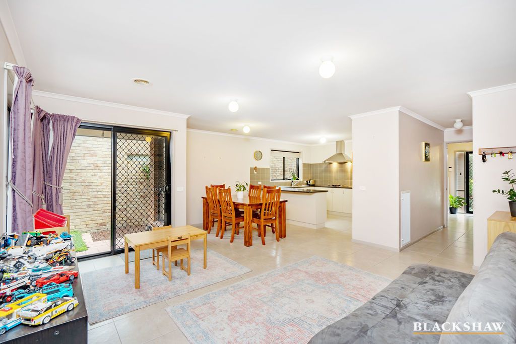 16 Coomera Street, Harrison ACT 2914, Image 2