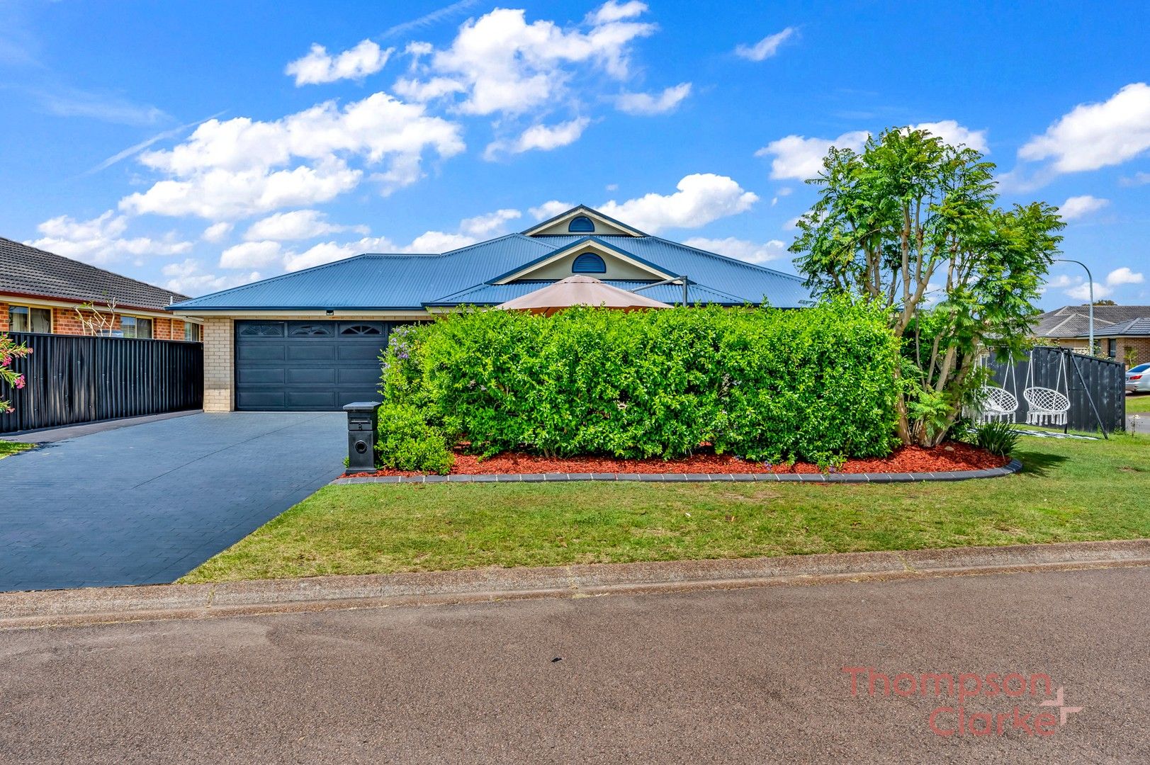 6 bedrooms House in 8 Streeton Drive METFORD NSW, 2323