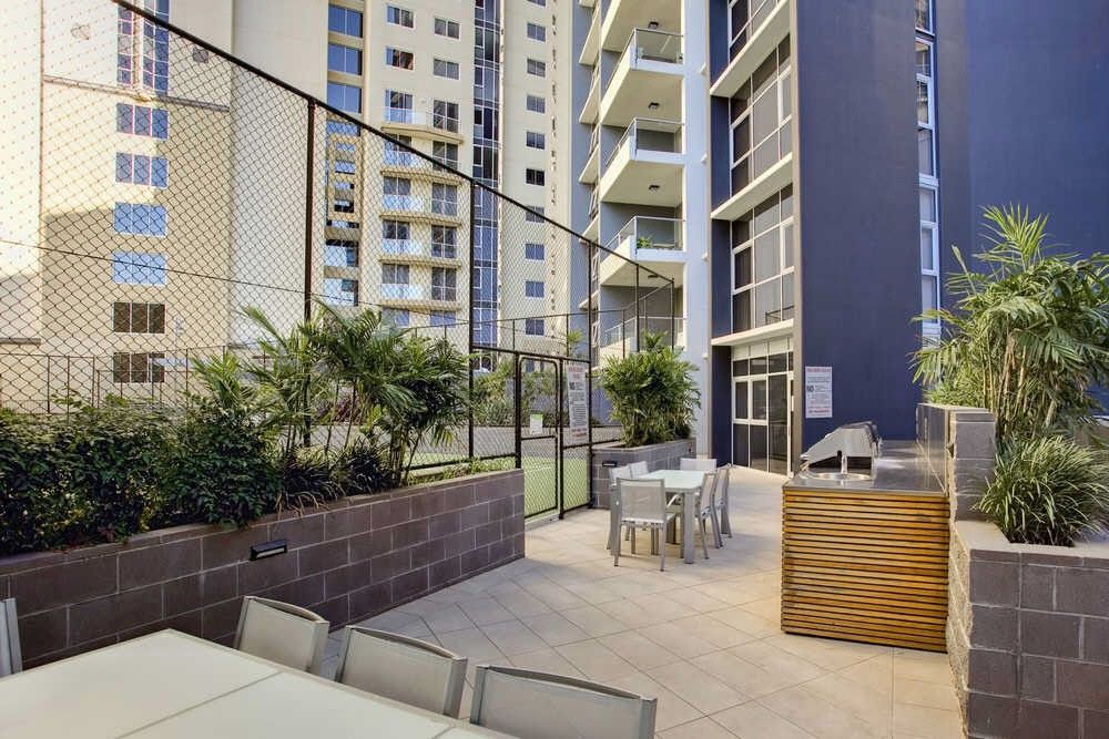 3 bedrooms Apartment / Unit / Flat in 0211/30 Macrossan St BRISBANE CITY QLD, 4000