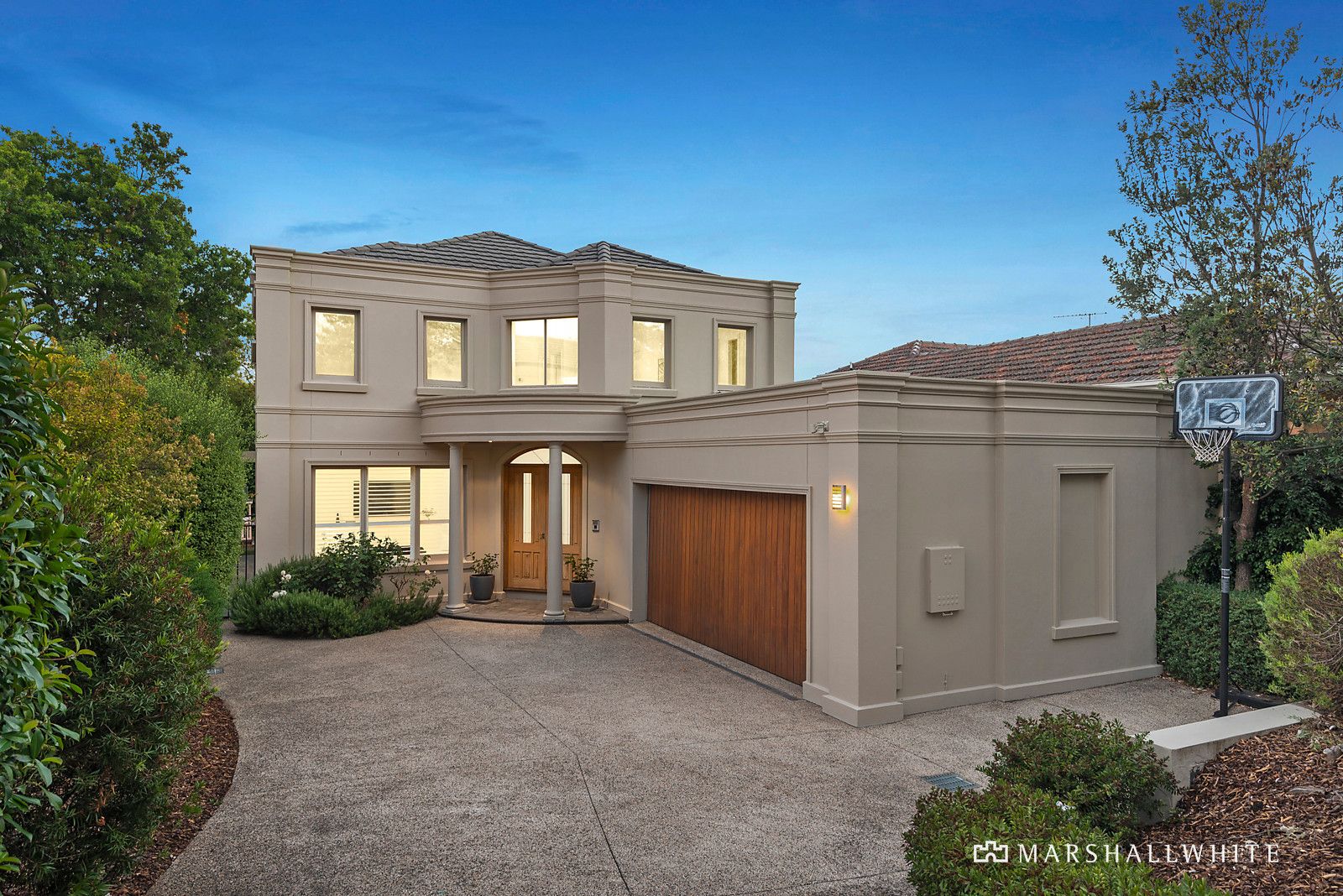 4 bedrooms House in 17 Kalonga Road BALWYN NORTH VIC, 3104