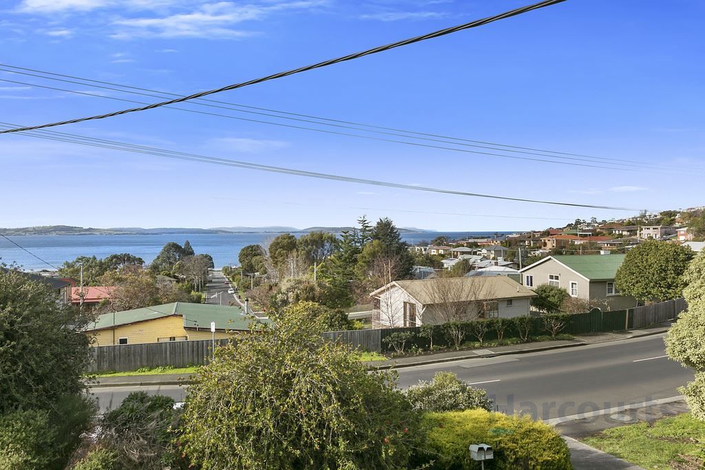 2/241A Roslyn Ave, Blackmans Bay TAS 7052, Image 0