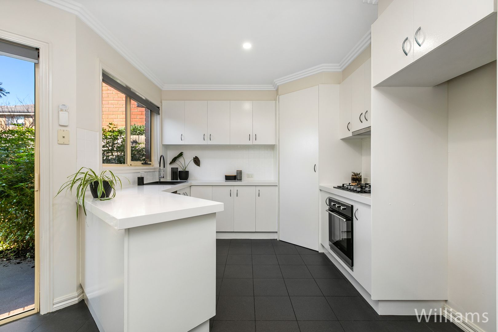 4/14 Romawi Street, Altona VIC 3018, Image 2