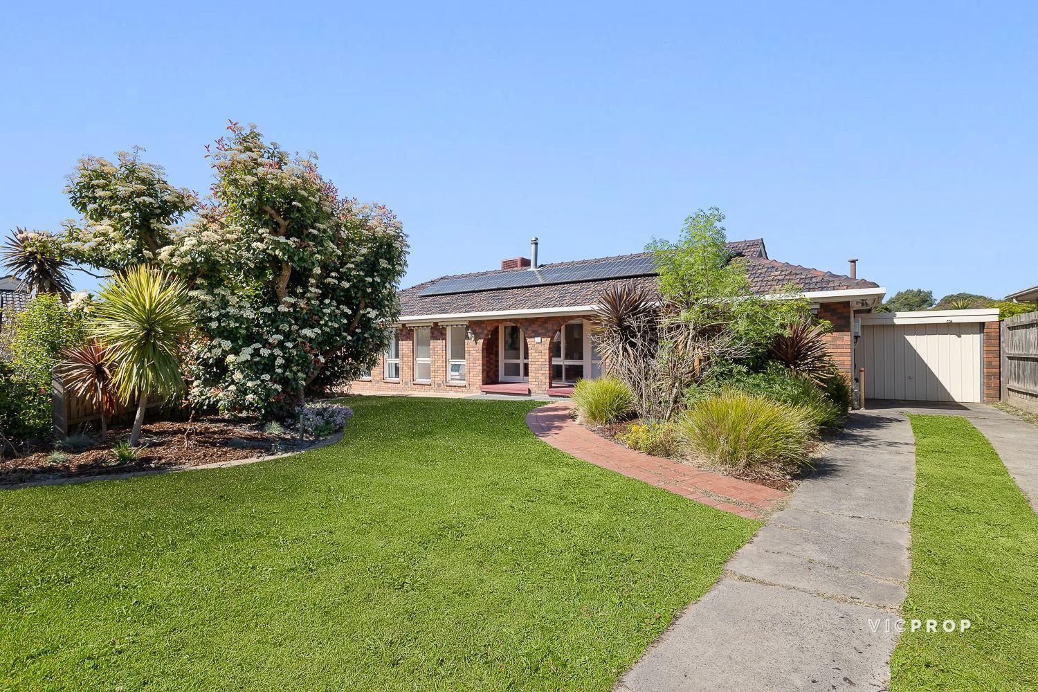 13 Chequers Close, Wantirna VIC 3152, Image 0