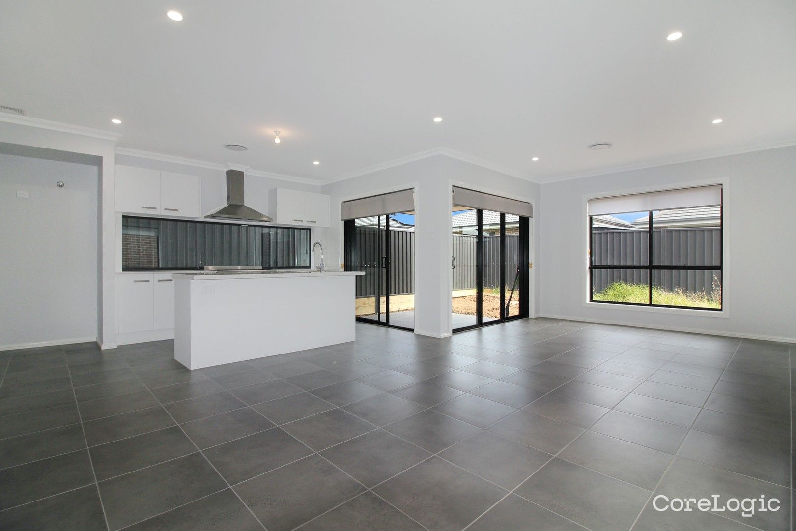 5 bedrooms House in 37 Swallow Loop ORAN PARK NSW, 2570