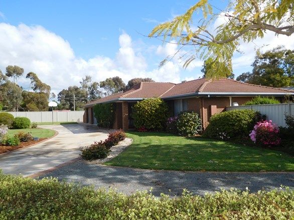 Picture of 2 Sheffie Court, GRAHAMVALE VIC 3631