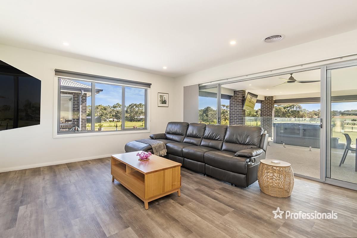 54 Kurtzes Road, Hamilton VIC 3300, Image 2