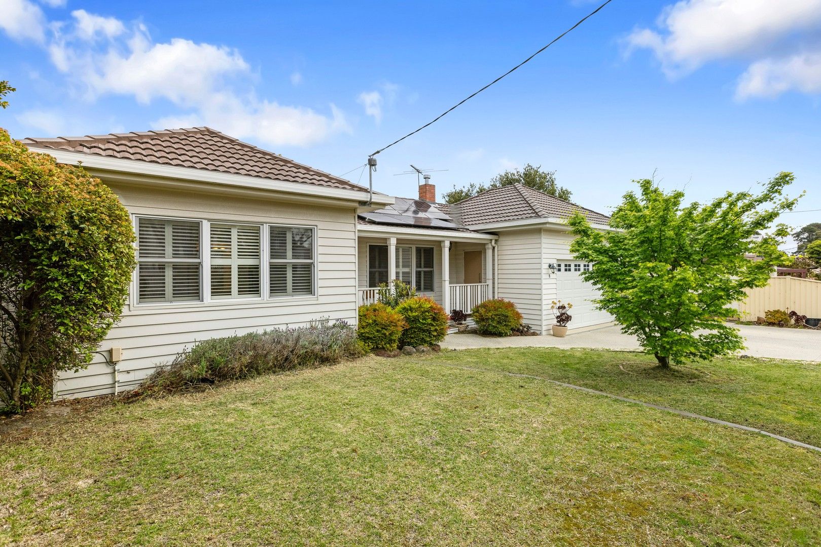 4 bedrooms House in 8 Roberts Street GLEN WAVERLEY VIC, 3150