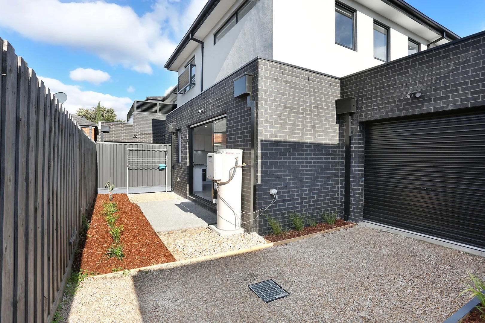 2/6 MacKinnon Grove, Glenroy VIC 3046